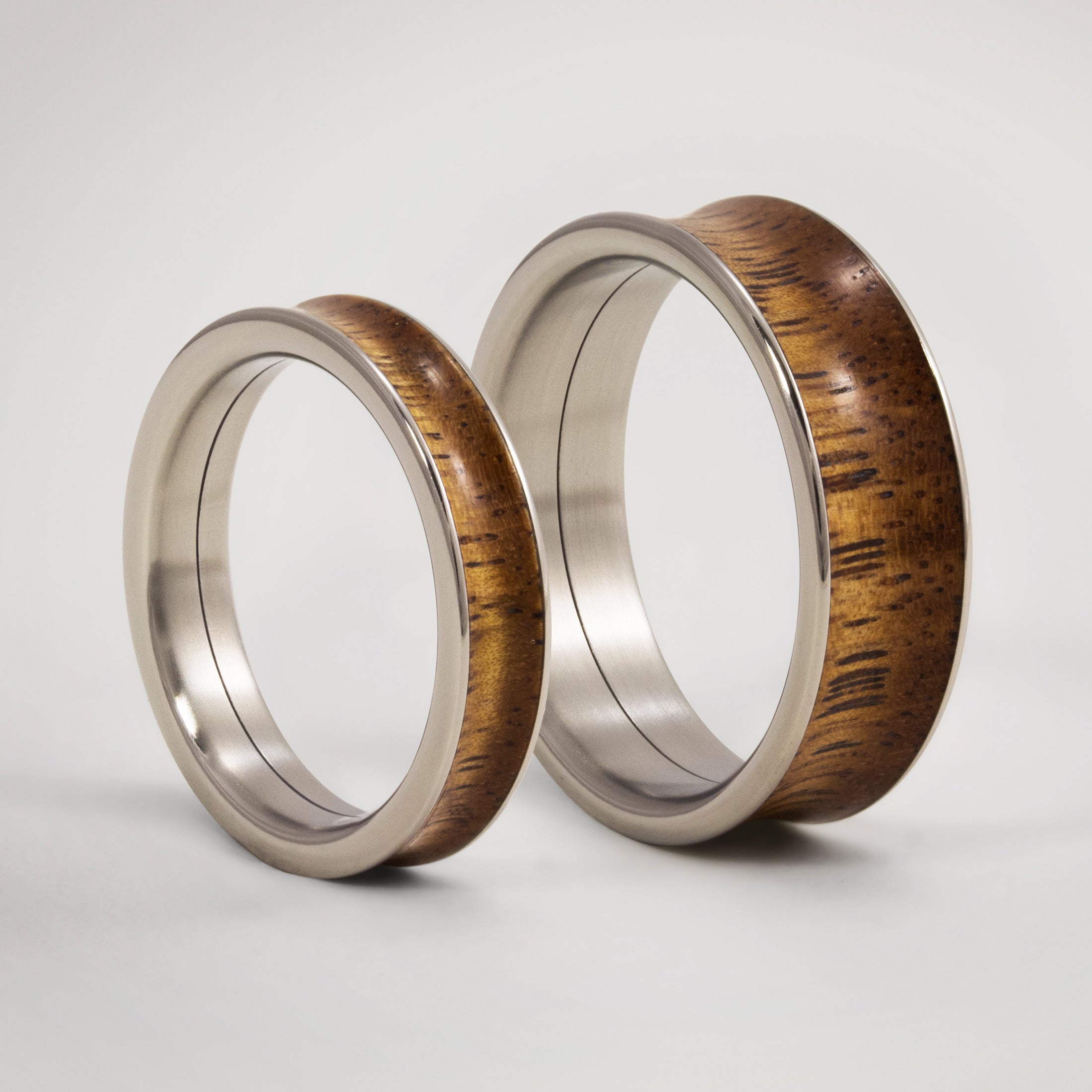 Set wood and polished titanium