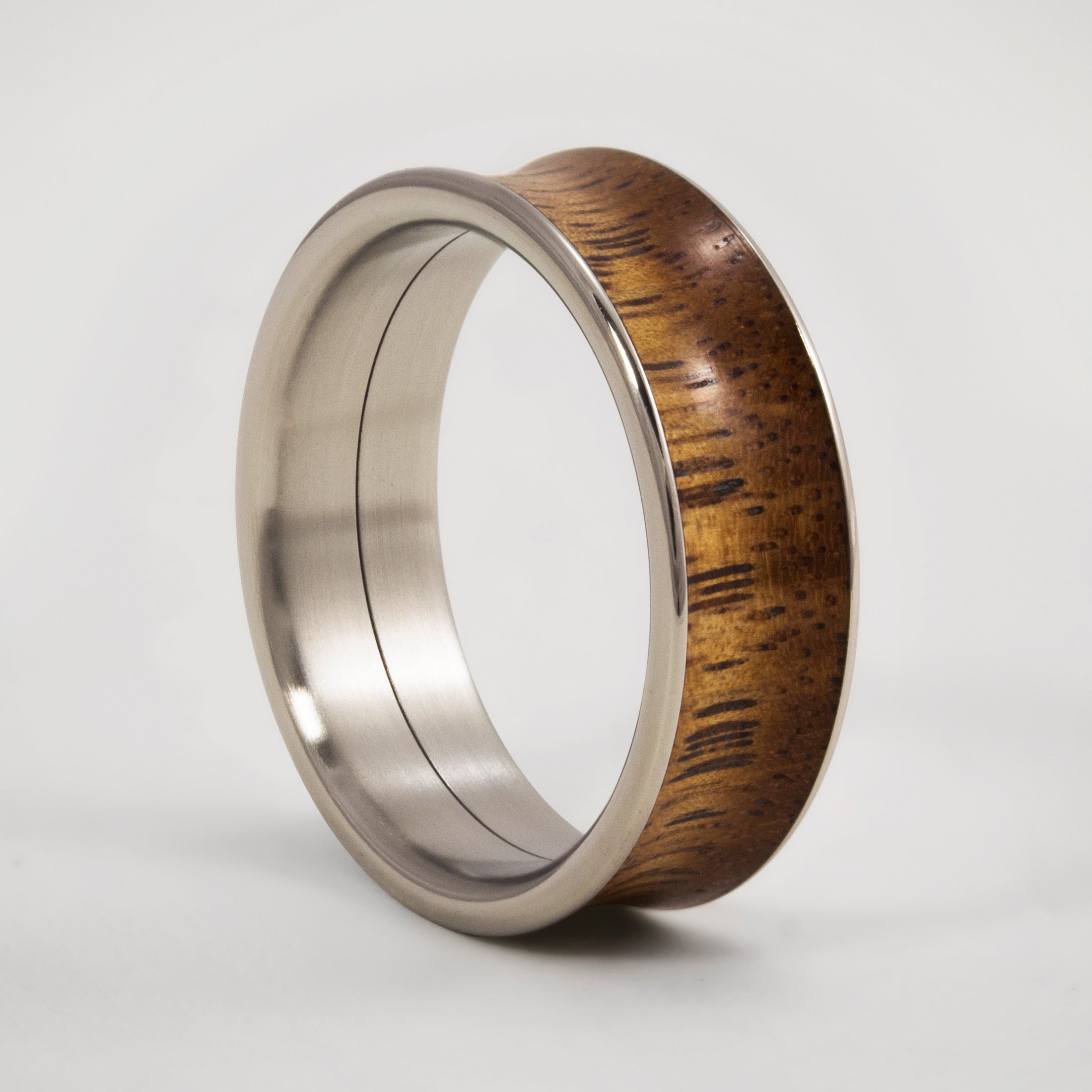 Set wood and polished titanium