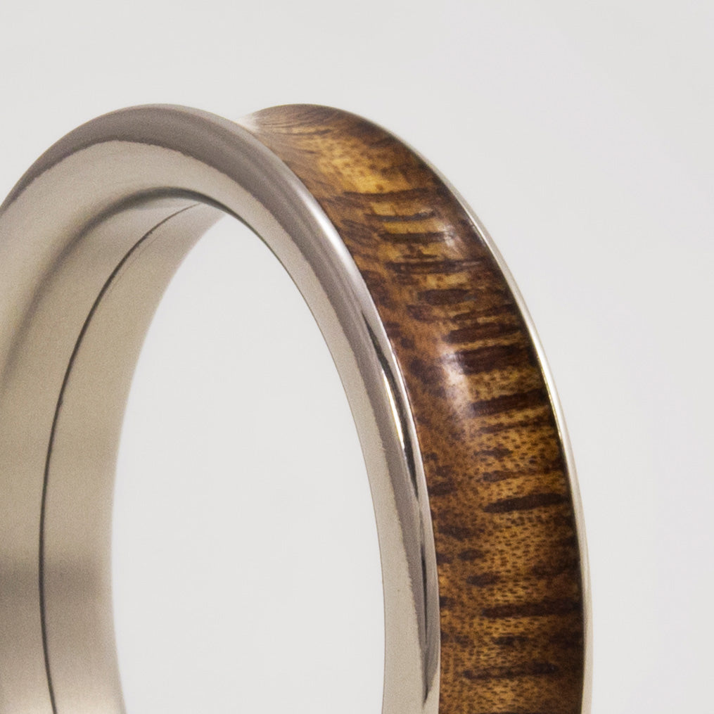 Set wood and polished titanium