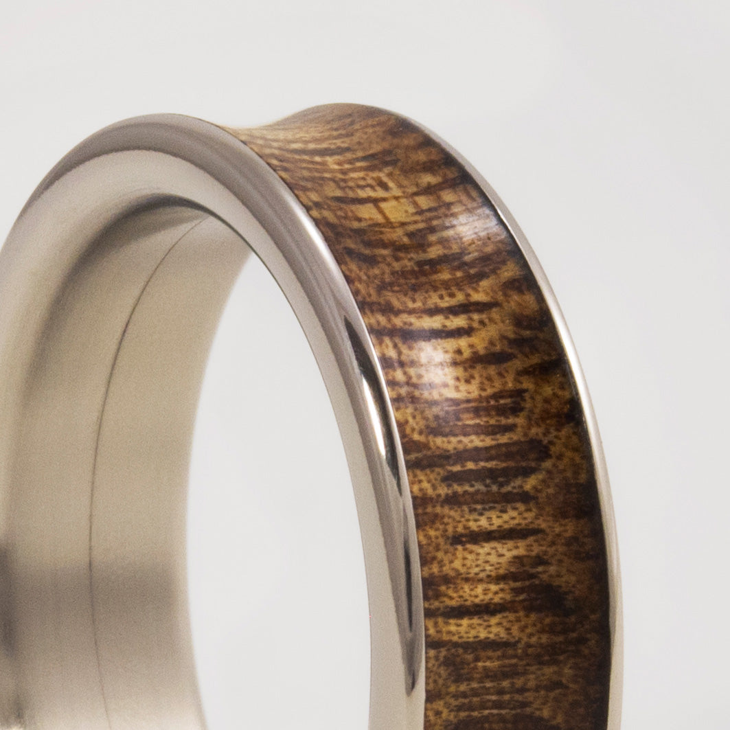 Set wood and polished titanium