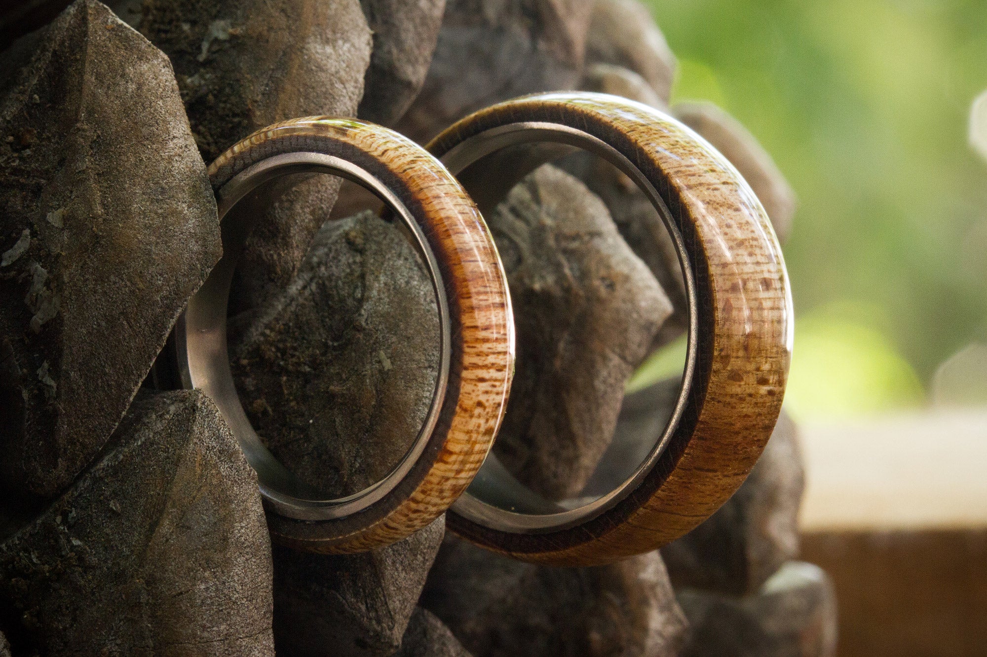 Set polished wood and titanium