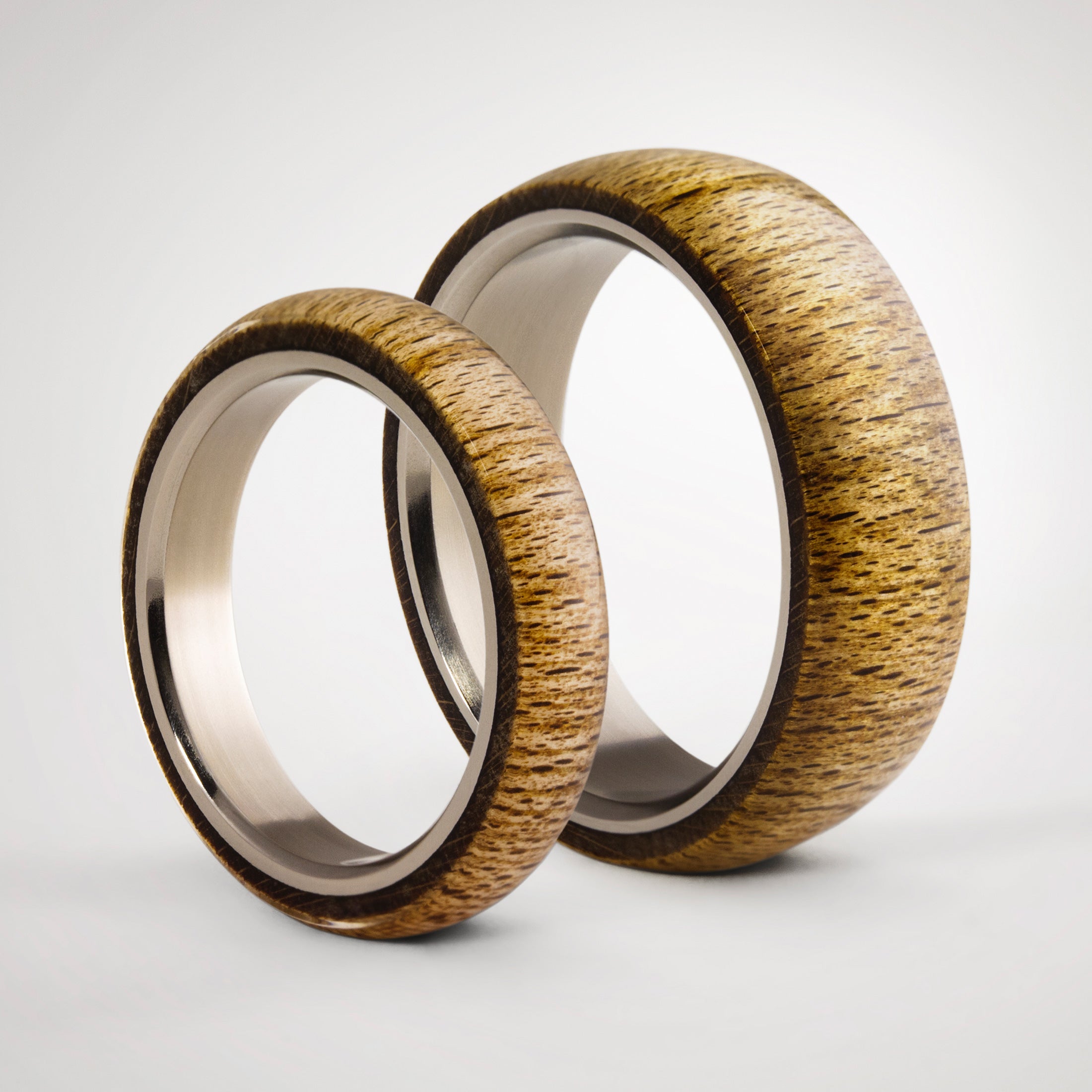 Set polished wood and titanium