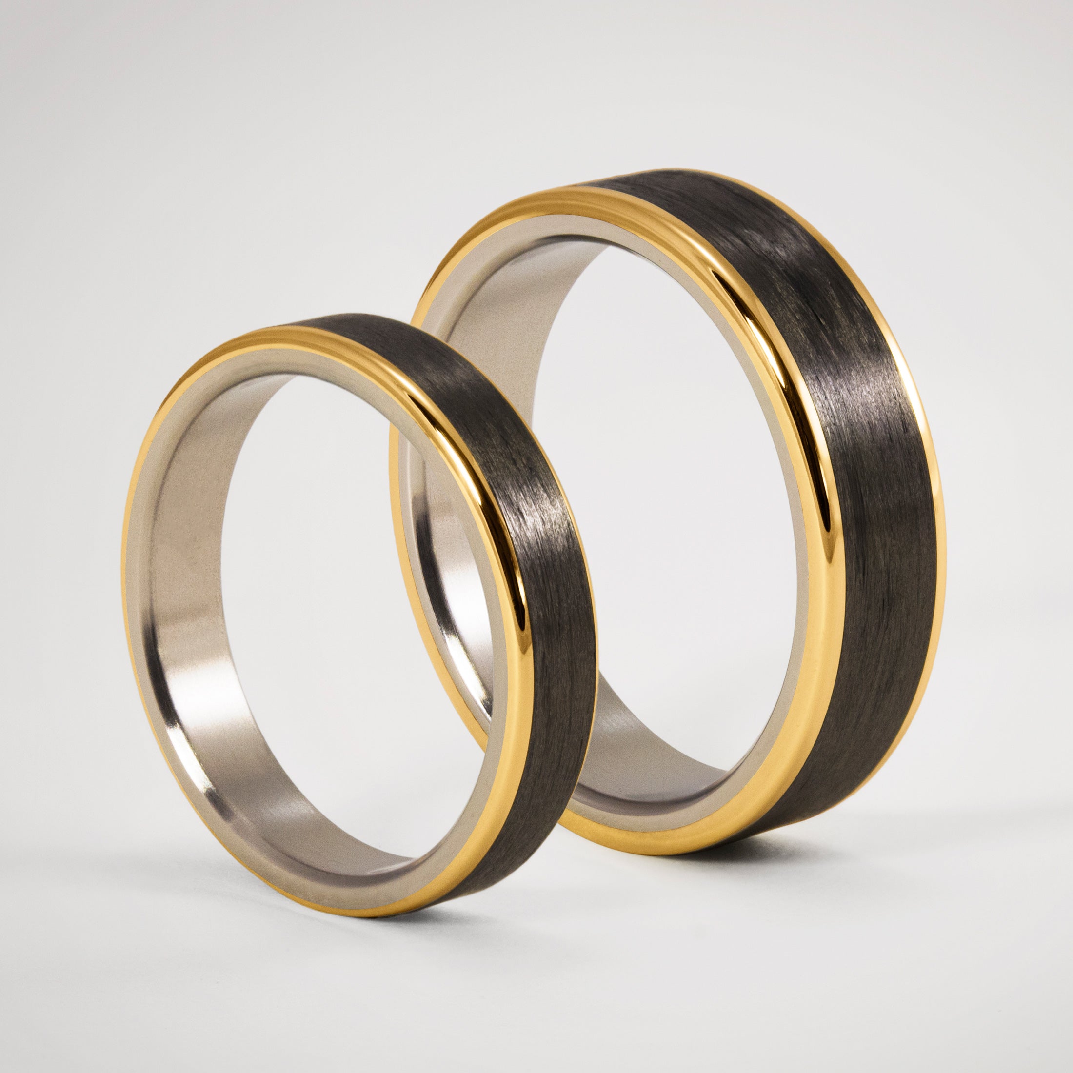 18K Gold, carbon fiber and titanium Ring
