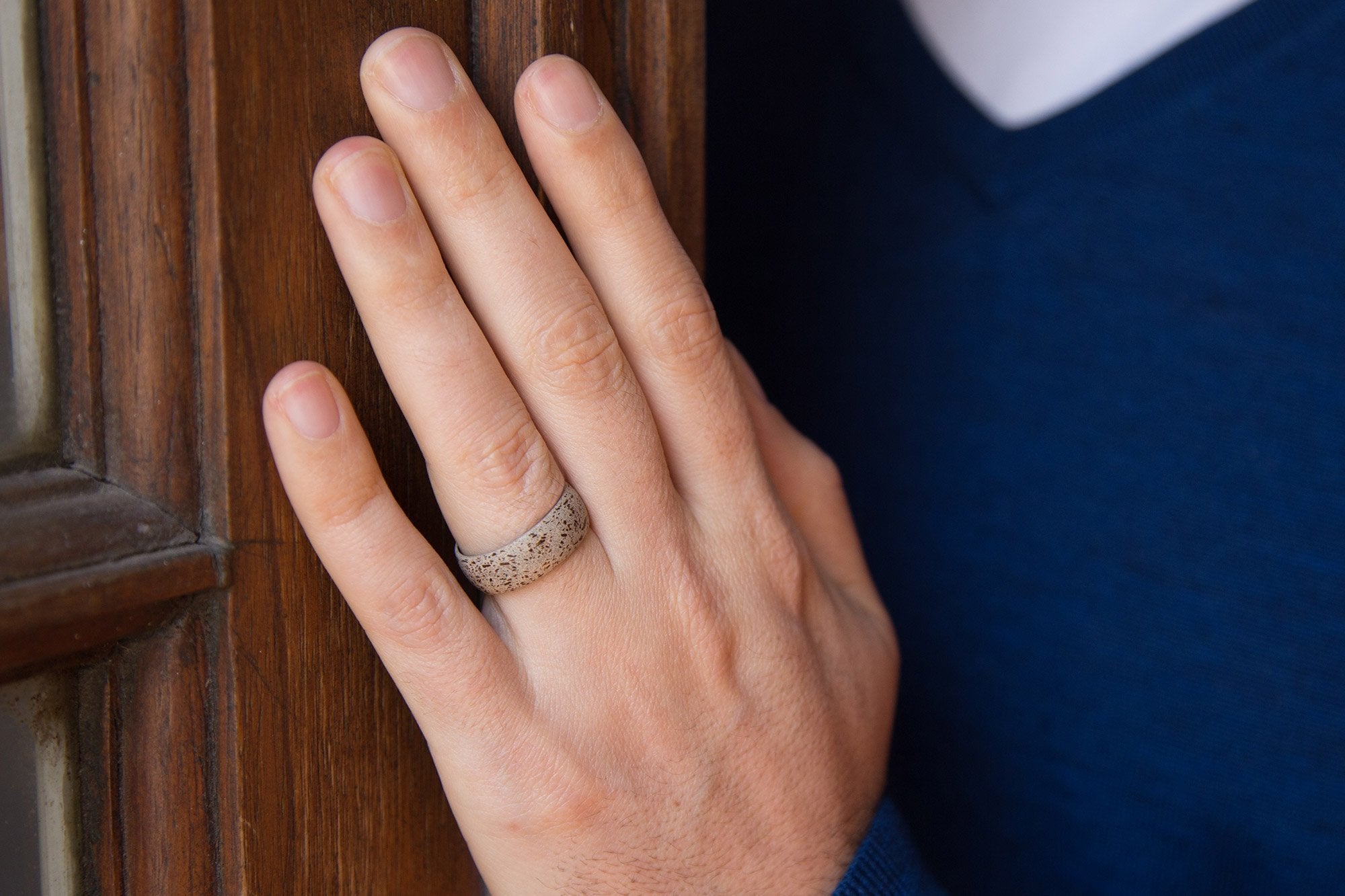 Round concrete blended with lapacho wood Wedding bands - Loreto Rings 