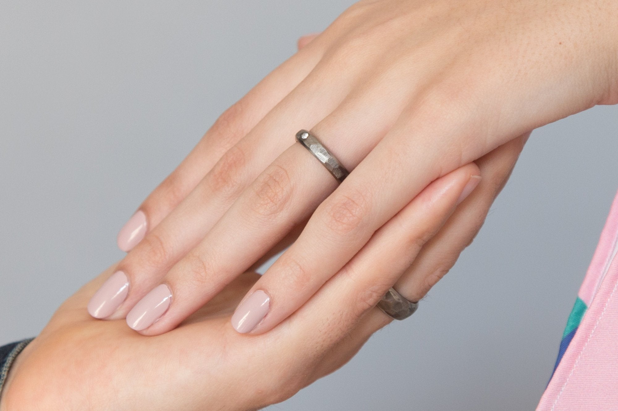 Hammered titanium with lapacho inside Wedding bands - Loreto Rings 