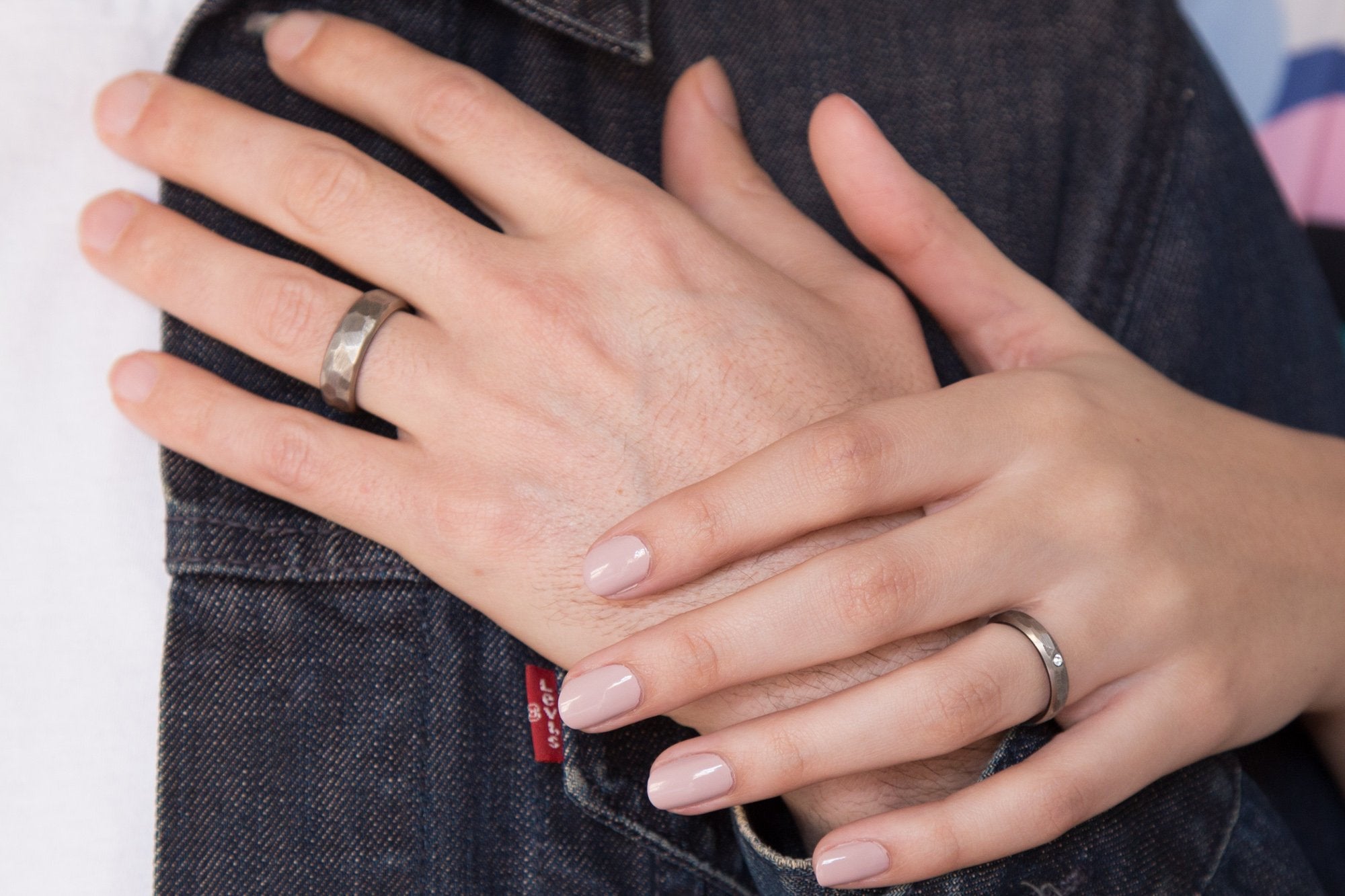 Hammered titanium with lapacho inside Wedding bands - Loreto Rings 