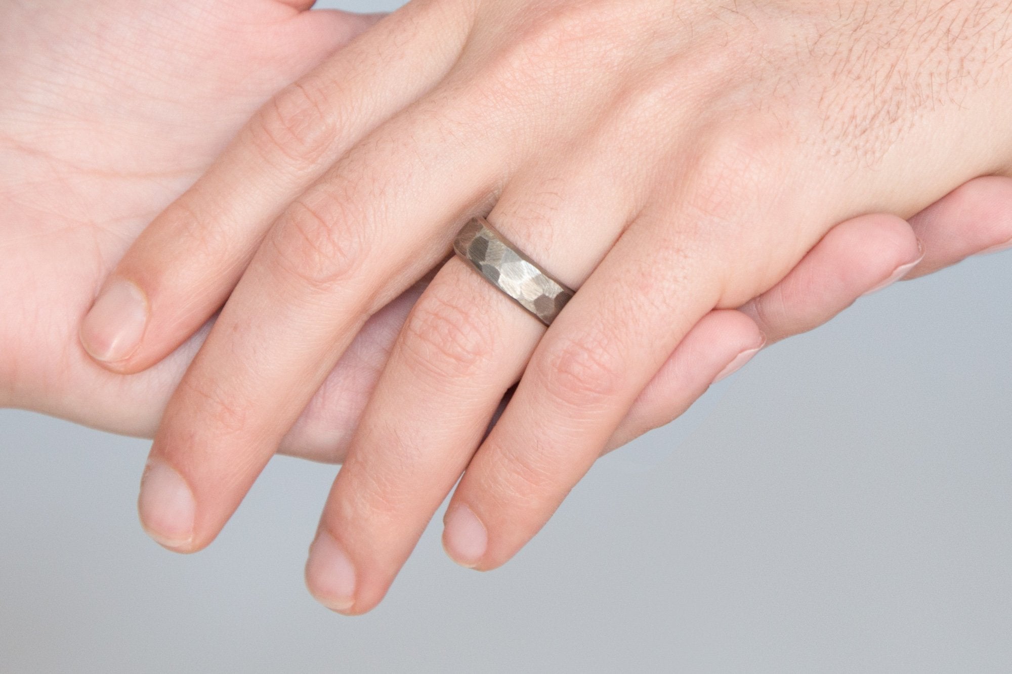 Hammered titanium with lapacho inside Wedding bands - Loreto Rings 